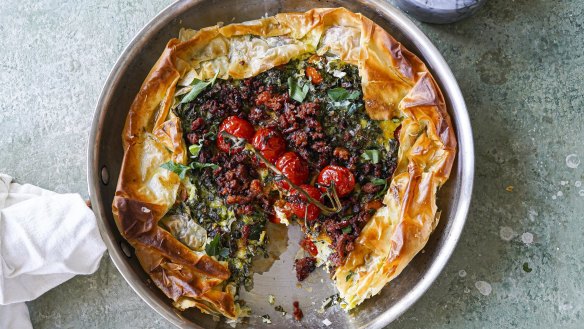 One pan crispy filo, greens andÃÂÃÂ salumiÃÂÃÂ tart. Katrina Meynink Summer one pan recipes for Good Food January 2022. Please credit Katrina Meynink. Good Food use only.