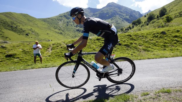 Froome descends the Tourmalet.