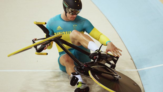  Matthew Glaetzer of Australia blows a tyre around a turn during the Men's Keirin. 