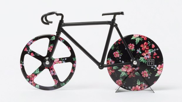 Doiy's fixie bike pizza cutter doubles as a quirky decorative piece.