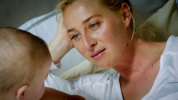 Asher Keddie as Nina Proudman in <em>Offspring.</em>