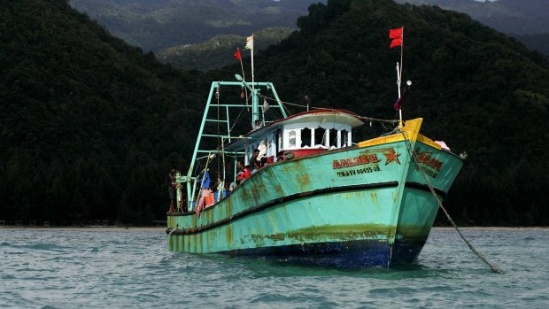 Local fishermen discovered the boat of 44 Sri Lankans in Lhoknga in the district of Aceh Besar.