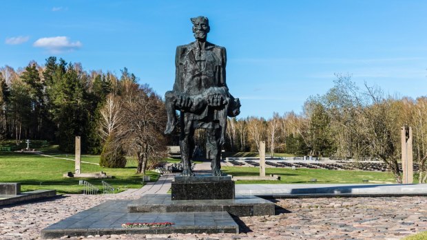 Unconquered Man (1968), by Sergei Selikhanov, at the Khatyn memorial complex.