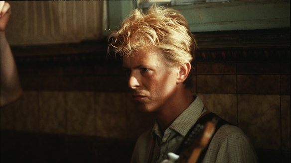 The <i>Let's Dance</i> video saw David Bowie playing to a small crowd in an outback pub.