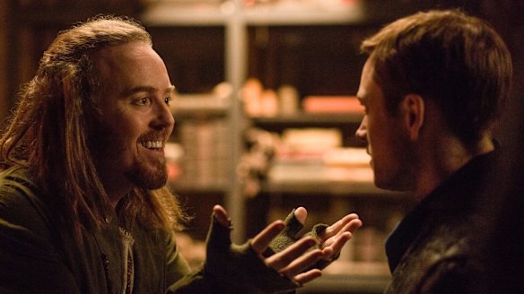 Tuck (Tim Minchin) and Robin (Taron Egerton) in Robin Hood. 
