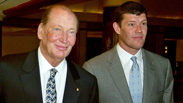 Kerry Packer (left) with his son James in 2004.