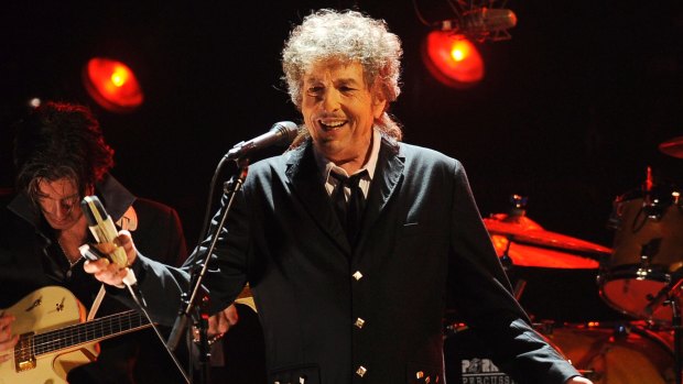 It seems Bob Dylan is ignoring the Nobel Prize committee.