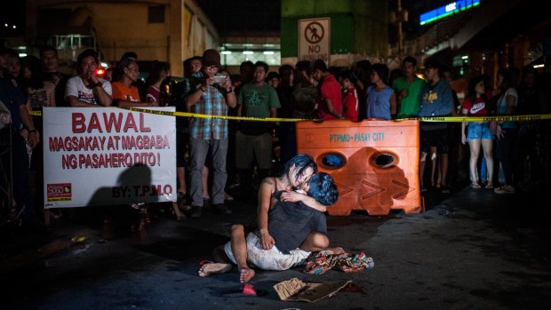 The photo of Jennilyn Olayres cradling the body of her husband Michael Siaron after he was shot by vigilantes has got the the nation talking.