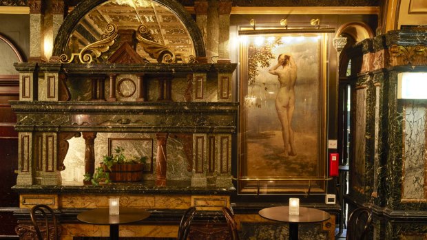 Apart from the gorgeous architectural details, the Marble Bar is also known for the 14 curvaceous life-sized nudes that adorn its walls, which were painted in the 1880s by celebrated artist Julian Ashton.