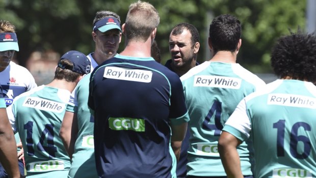 Bring it in tight: Michael Cheika talks to the the Waratahs at training on Tuesday.