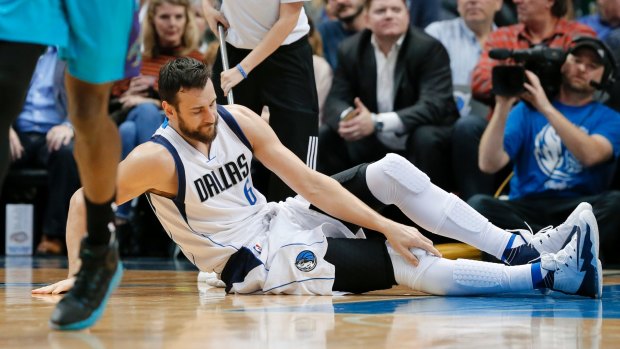 Dallas Mavericks centre Andrew Bogut could miss up to a month of the NBA season.