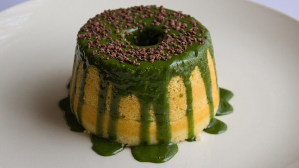 Matcha glazed vanilla cake from Feedmeichi.