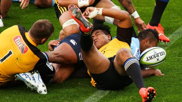 Narrow miss:  Kurtley Beale of the Waratahs drops the ball over the line.