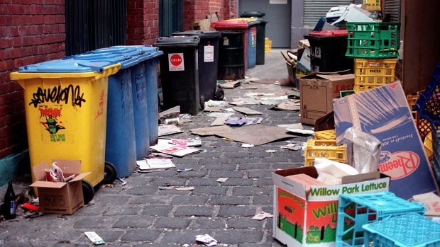 A garbage truck driver who lost his job after succumbing to a call of nature in a  Melbourne laneway has got his job back.