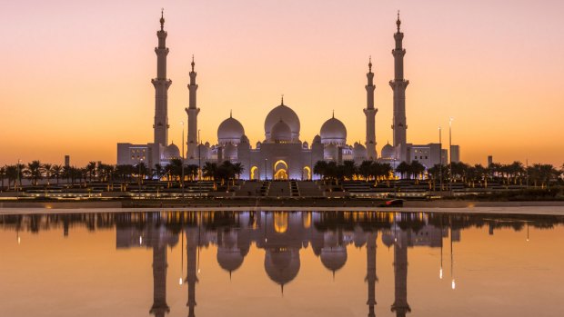 Sheik Zayed Grand Mosque in Abu Dhabi after sunset.