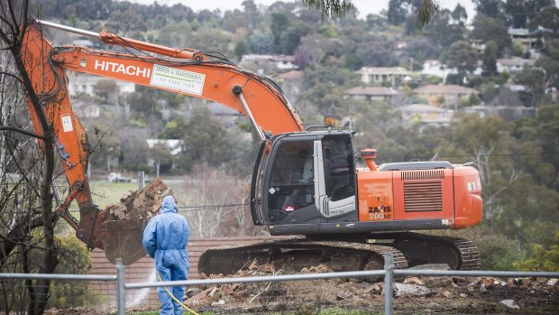 Workers demolish a Mr Fluffy house in the Canberra suburb of Farrer. The ACT has already started its buy-back and demolition of Mr Fluffy homes.