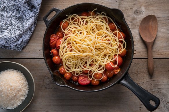 Lazy tomato spaghetti. 