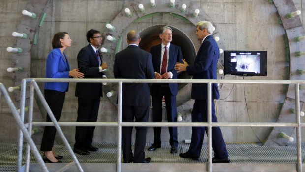 British Foreign Secretary Philip Hammond (second from right) and US Secretary of State John Kerry (right) examine a wind turbine blade in Boston, Massachusetts.
