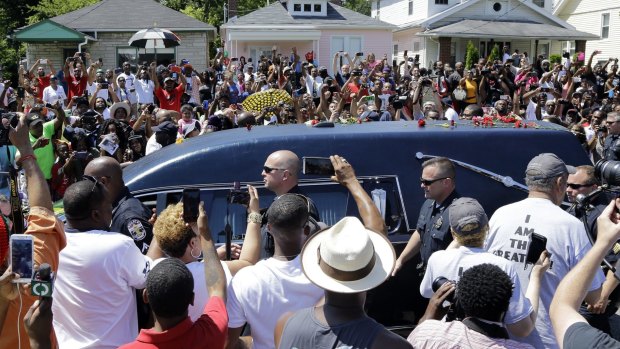 The hearse carrying the body of Muhammad Ali passes in front of his boyhood home.