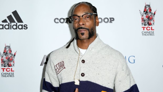 Snoop Dogg, known for his ultra-smooth West Coast swagger and rap style, has been honored with the 'I Am Hip Hop' award at the 11th annual BET Hip-Hop Awards.