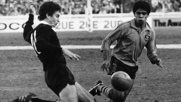 Glen Ella (right) in action for the Wallabies against the All Blacks at the SCG on 21 June 1980.
