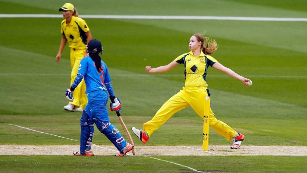 Lauren Cheatle bowls during the women's Twenty20 International match between Australia and India at Melbourne Cricket Ground.