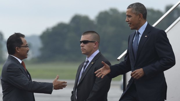 President Barack Obama shakes hands with Dato Kamilan bin Maksom, Chief of Protocol, Ministry of Foreign Affairs, Malaysia, after arriving at Subang Airbase in Kuala Lumpur, Malaysia.