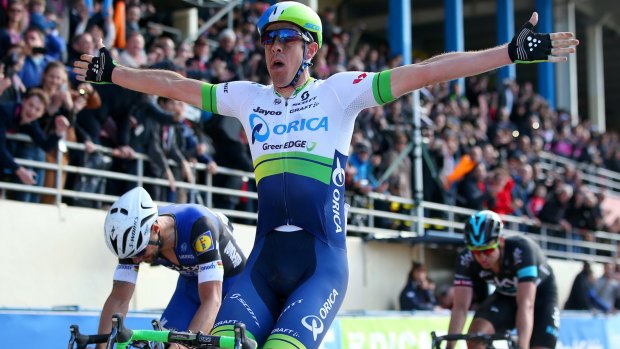 Mathew Hayman wins the 'Hell of the North' for Orica-GreenEDGE - without a cast.