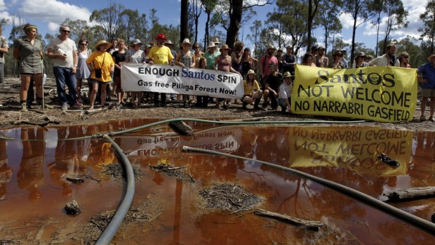 Anti-CSG protesters voice their opposition at a Santos CSG wells in the Pilliga.
