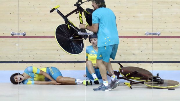 Mel Hoskins cries out in pain after a training crash at the Rio velodrome.