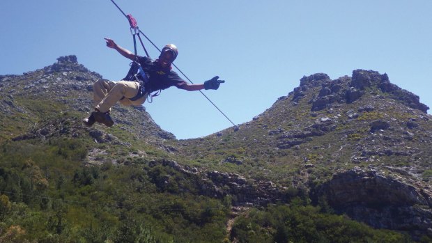 与开普敦zipline离地面高。