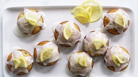 Little lemon and currant cakes with lemon glaze.