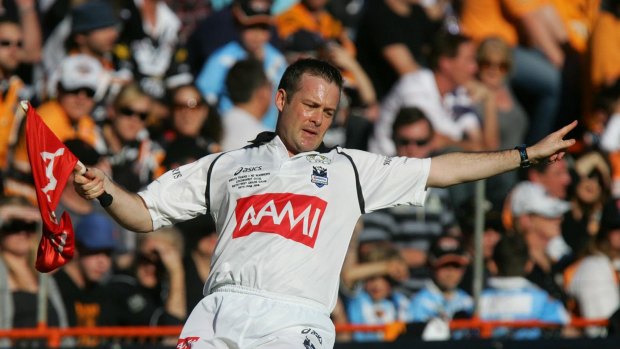 Jones refereeing his 100th and last NRL game in 2008.