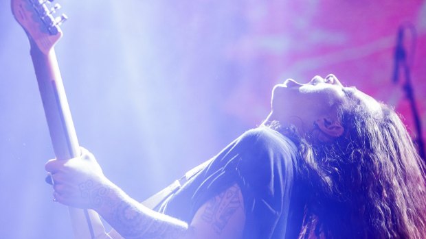 Tash Sultana performs during the 2016 Age Music Victoria Awards.