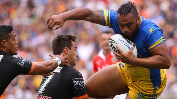 The Raiders aren't expecting Parramatta prop Junior Paulo to join them before he starts a two-year deal next year. 
