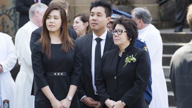Mrs Cheng with her children Alpha and Zilvia at her husband's funeral in October 2015.
