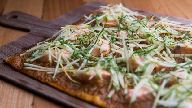Spicy salmon tarte flambée with apple and mint.