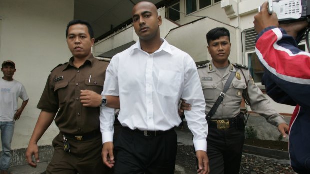 Indonesian guards escort Australian Myuran Sukumaran to court in Denpasar, Bali. 