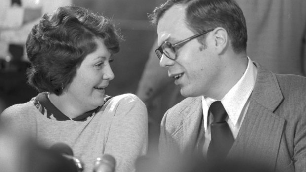 Francine Hughes and her laywer Arjen Greydanus talk during a news conference in Lansing, Michigan, 1977. 