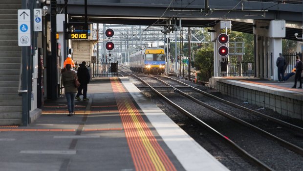 The Sunshine route for an airport train has been given the thumbs up by planners and engineers.