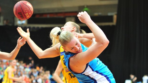 Former Sydney Flames player Mikaela Ruef  takes on her new team Canberra Capitals in 2015.