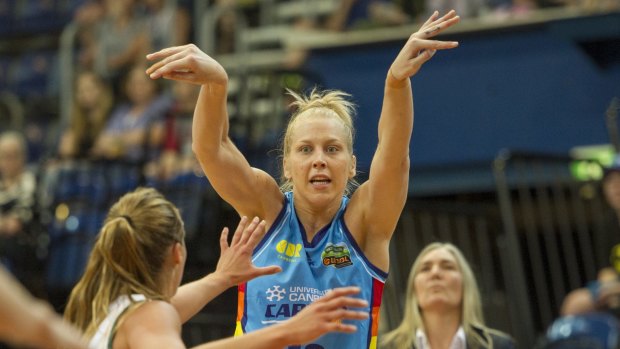 Canberra Capitals forward Abby Bishop will continue to play on a minutes restriction in her return from injury.