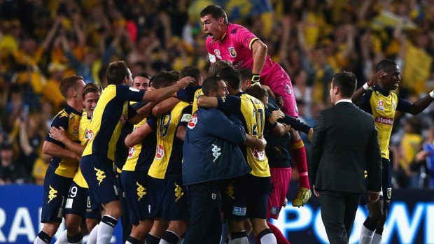 No home-ground advantage: the Mariners celebrate winning the grand final against the Western Sydney Wanderers at Allianz Stadium.
