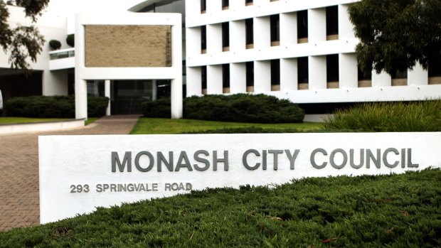 Monash City Council has passed a rule which will mean councillors who want to raise a point of order will have to need to place two hands on their head.