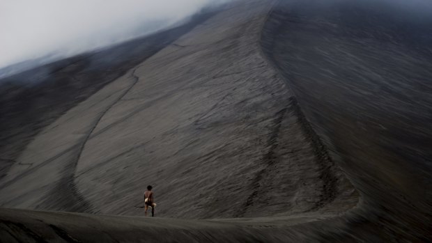 Dain walks up a volcano in <i>Tanna</i>.