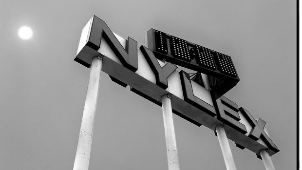 The Nylex clock on the Nepean Highway in 2002. 