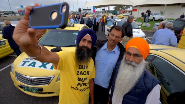 Taxi drivers take a selfie and get angry at the level compensation for licenses.