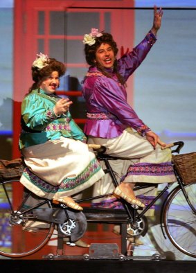 David Walliams and Matt Lucas do "lady things" during the <i>Little Britain</i> Live tour of Australia in 2007.