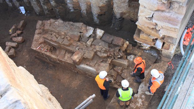 Archaeologists discover a pier of the Gaol Bridge, inside the Lennox Bridge.