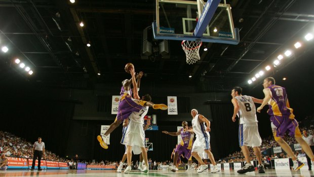 The Brisbane Bullets in action against the Sydney Kings in 2005.